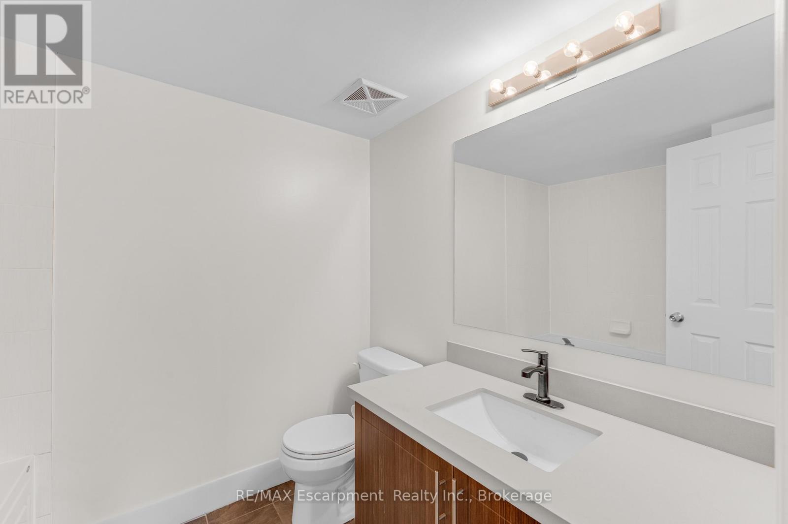 3-04 - 2420 Baronwood Drive, Oakville, Ontario  L6M 0X6 - Photo 17 - W12981074