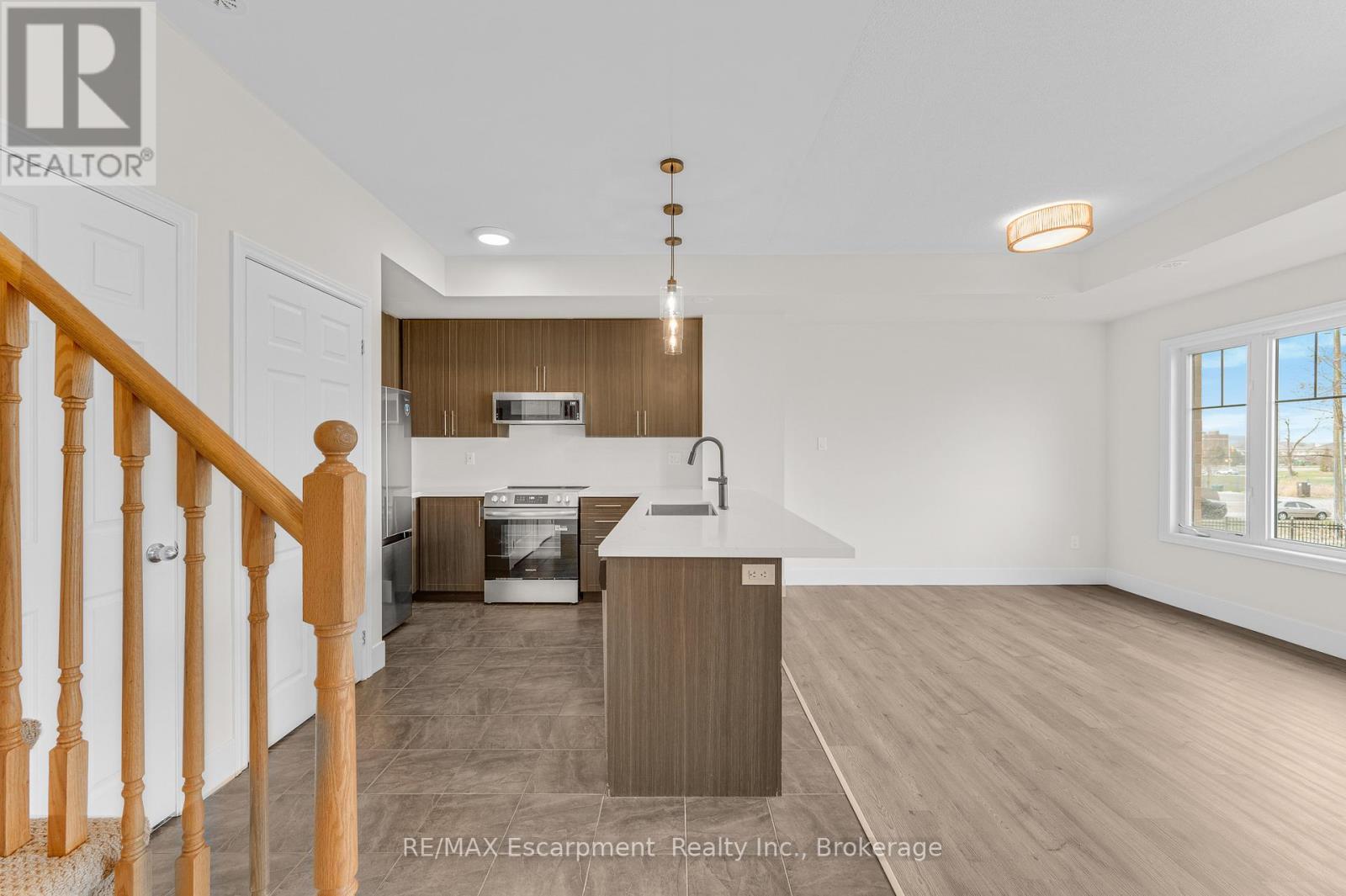 3-04 - 2420 Baronwood Drive, Oakville, Ontario  L6M 0X6 - Photo 3 - W12981074