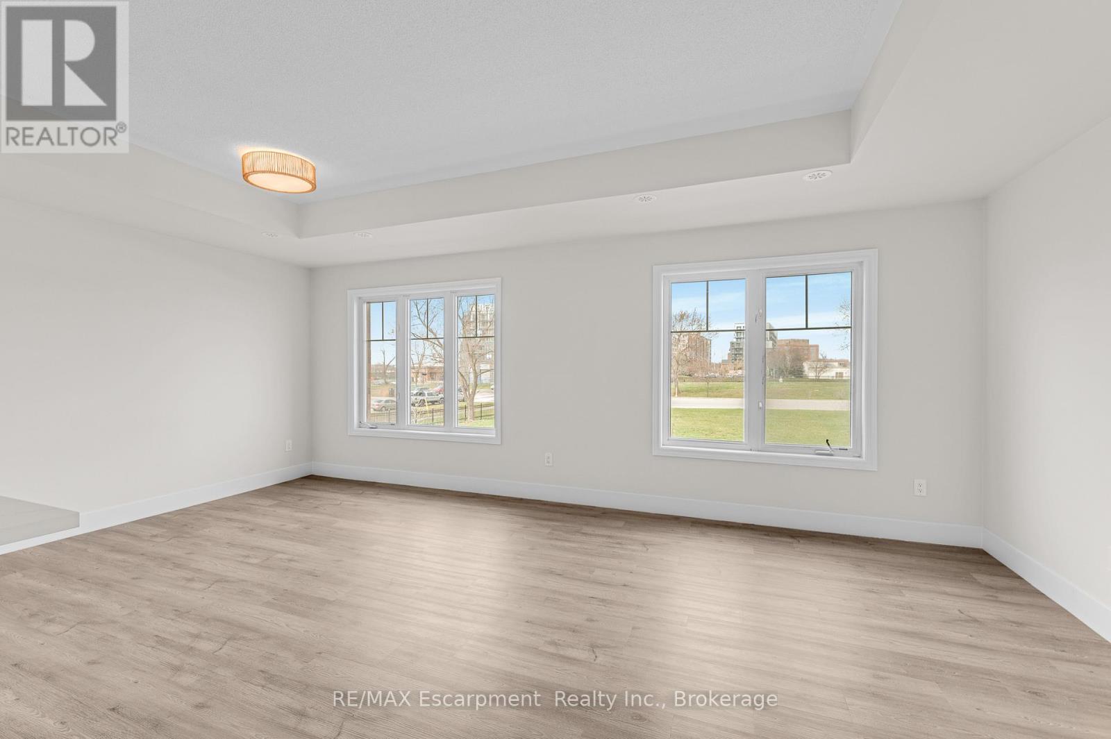 3-04 - 2420 Baronwood Drive, Oakville, Ontario  L6M 0X6 - Photo 4 - W12981074