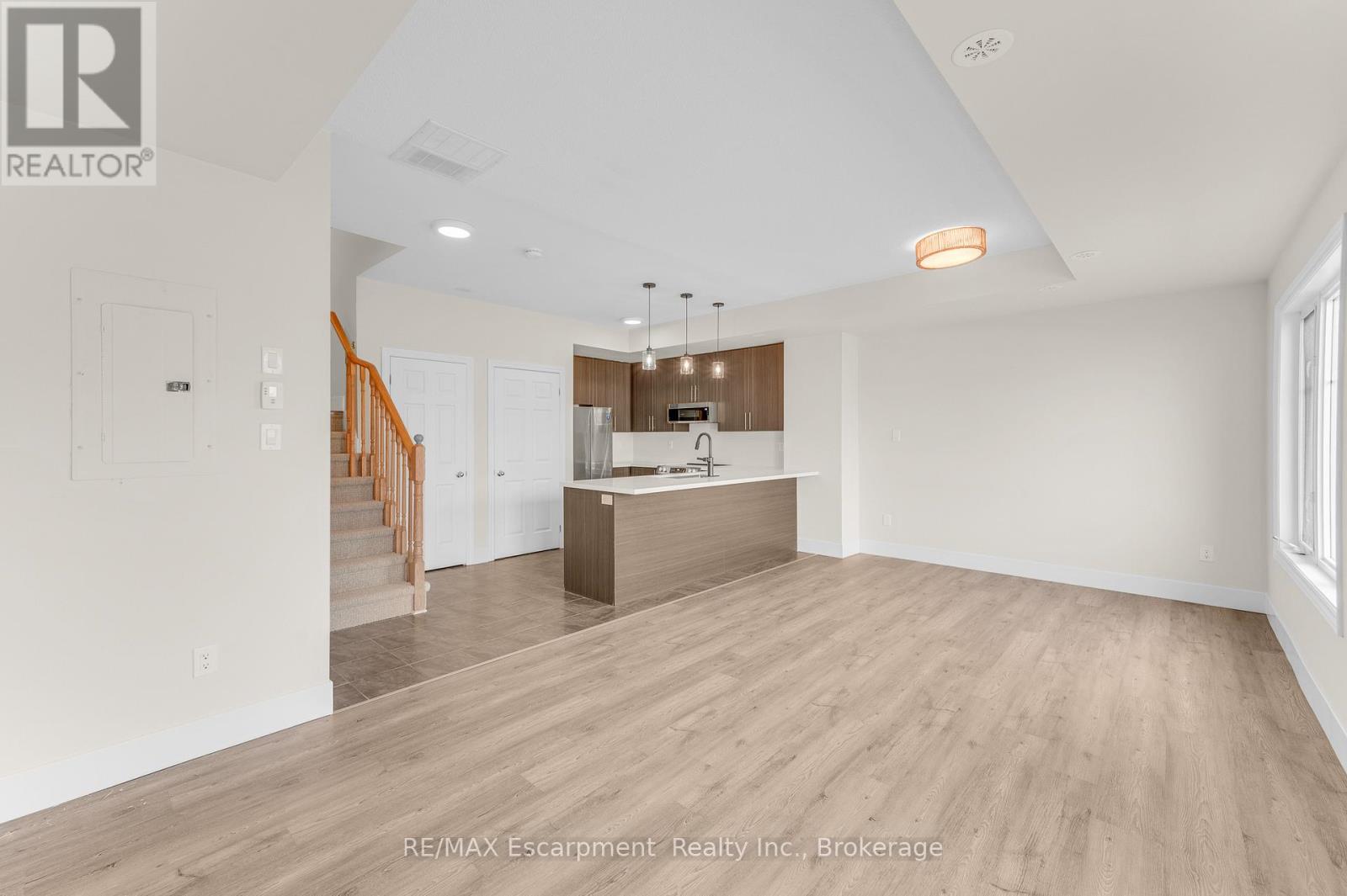 3-04 - 2420 Baronwood Drive, Oakville, Ontario  L6M 0X6 - Photo 5 - W12981074