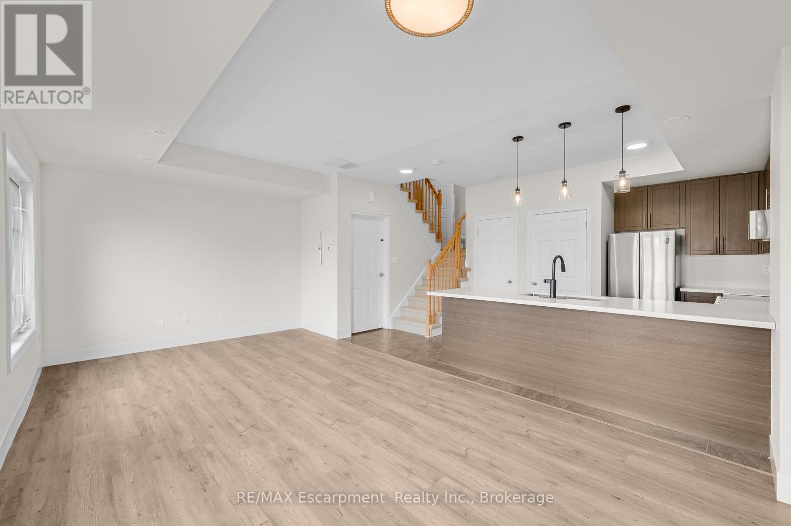 3-04 - 2420 Baronwood Drive, Oakville, Ontario  L6M 0X6 - Photo 6 - W12981074