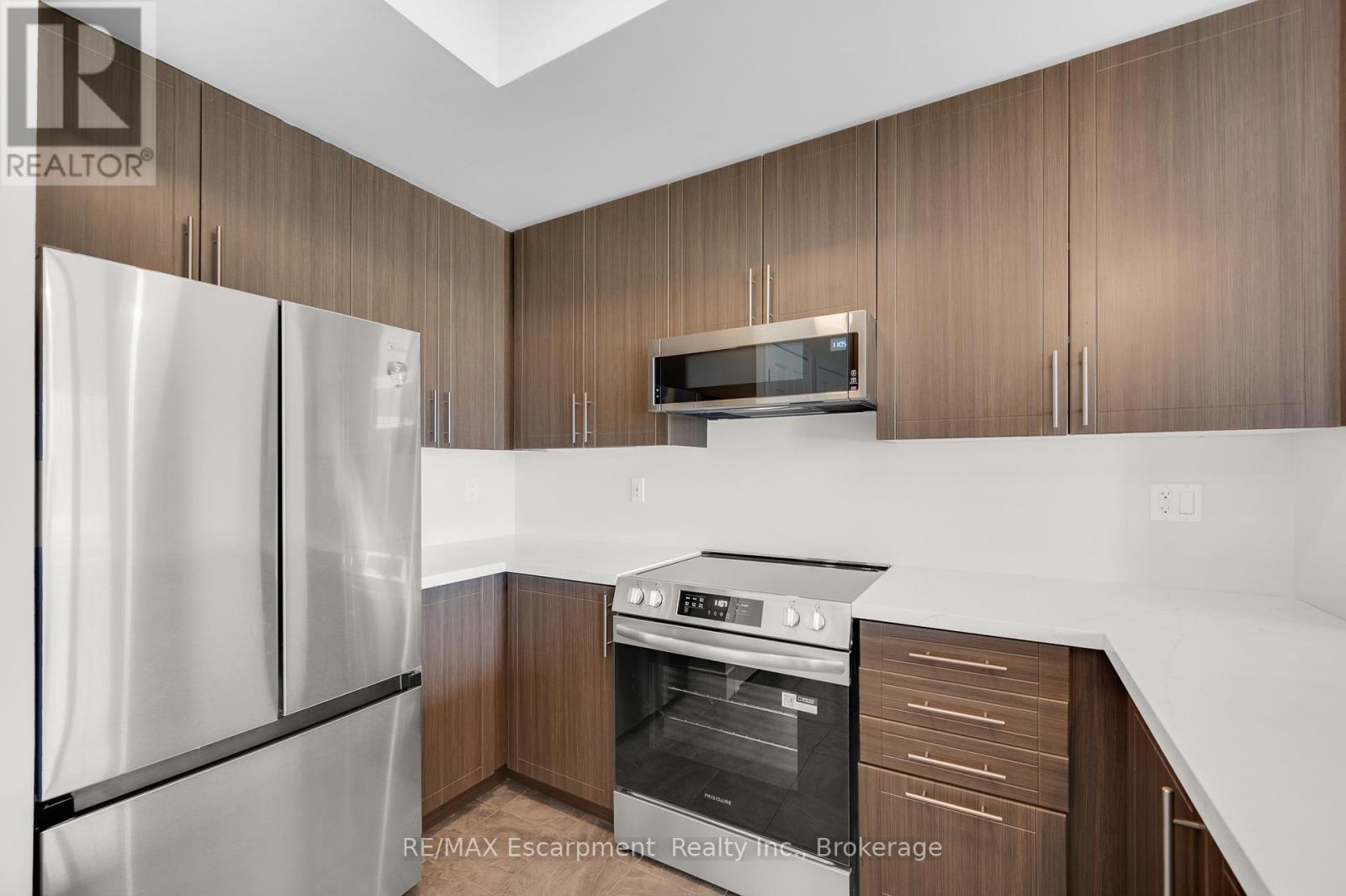 3-04 - 2420 Baronwood Drive, Oakville, Ontario  L6M 0X6 - Photo 9 - W12981074