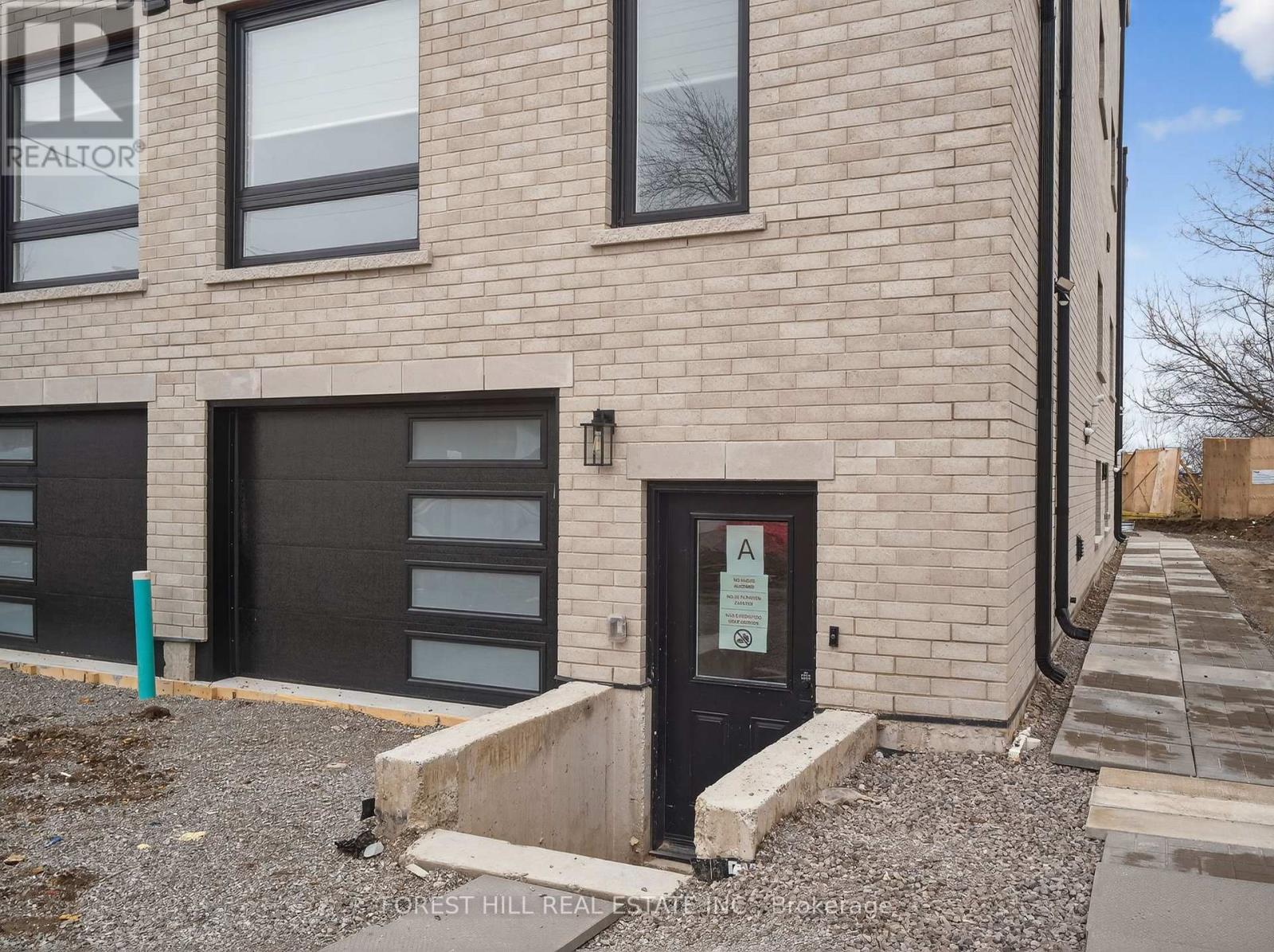 D - 164 Betty Ann Drive, Toronto, Ontario  M2N 1X6 - Photo 5 - C12931360