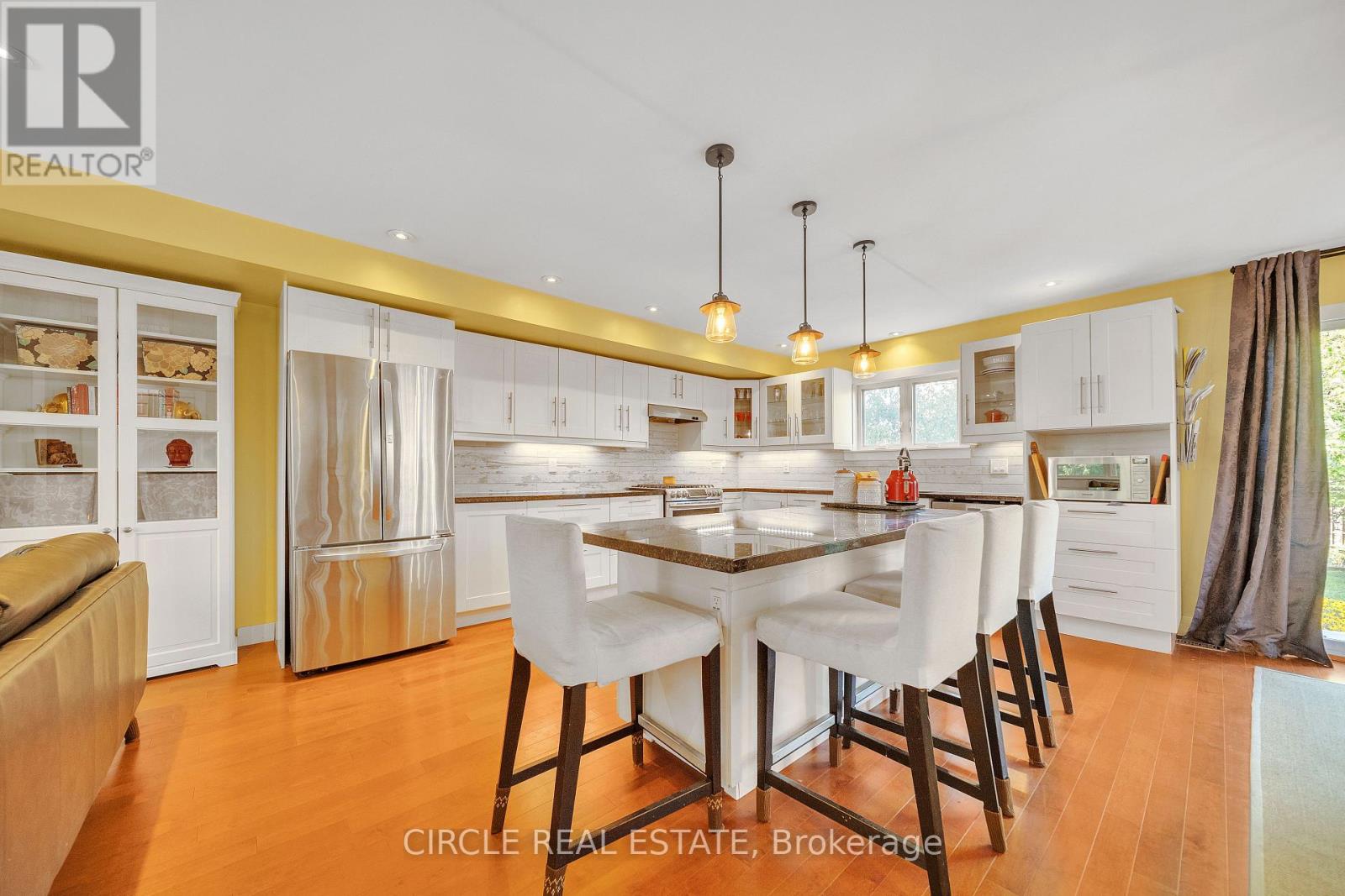 1043 Shaw Drive, Mississauga, Ontario  L5G 3Z3 - Photo 8 - W12885086