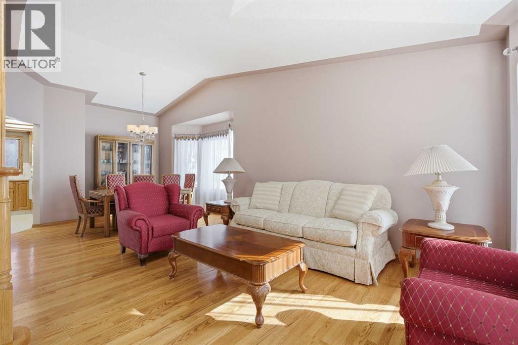 146 Hawkdale Circle Nw, Calgary, Alberta  T3G 2W9 - Photo 7 - A2292709