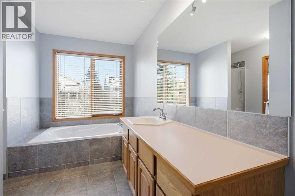 146 Hawkdale Circle Nw, Calgary, Alberta  T3G 2W9 - Photo 28 - A2292709