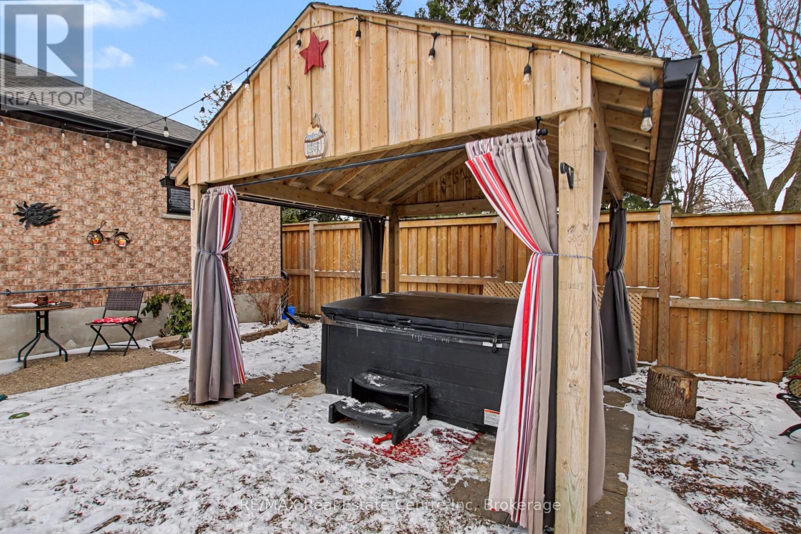 771 Victoria Terrace, Centre Wellington, Ontario  N1M 3L5 - Photo 37 - X12981028