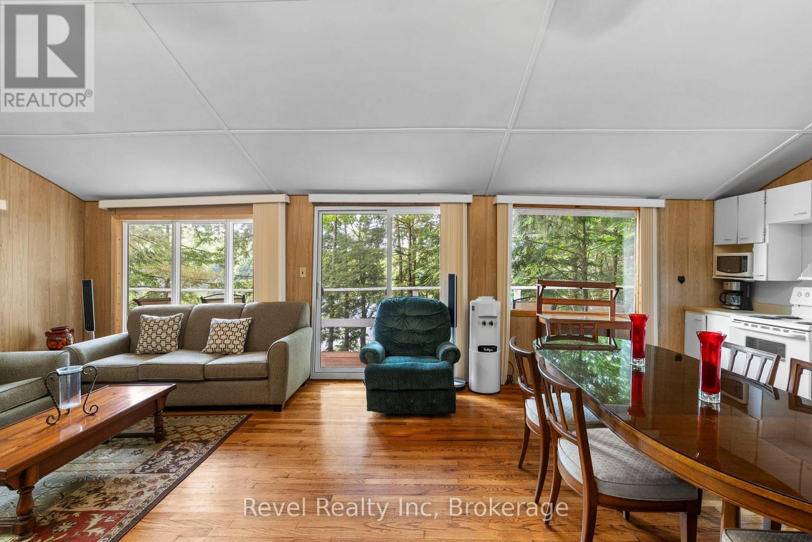 1096 Cowan Park Road, Muskoka Lakes, Ontario  P0B 1M0 - Photo 3 - X12981032