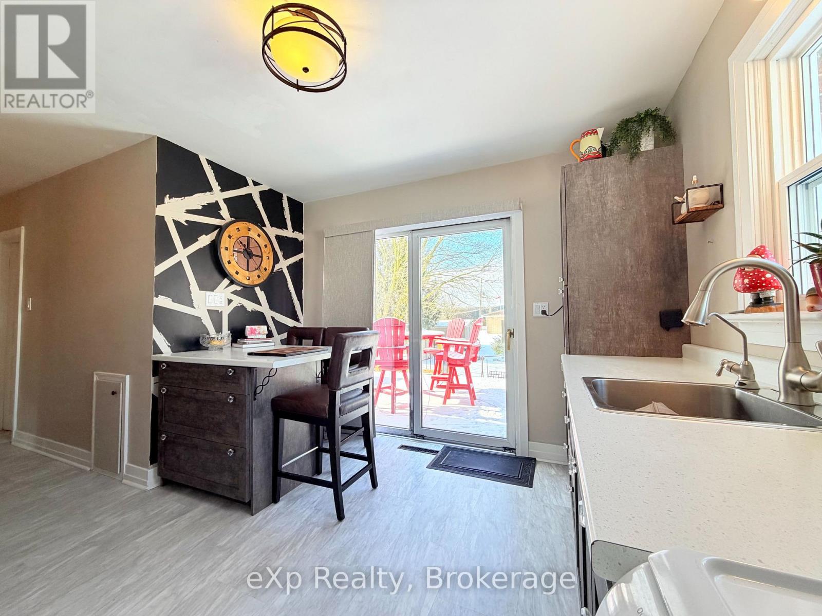 1043 9 Highway, South Bruce, Ontario N0G 2J0 - Photo 6 - X12981078