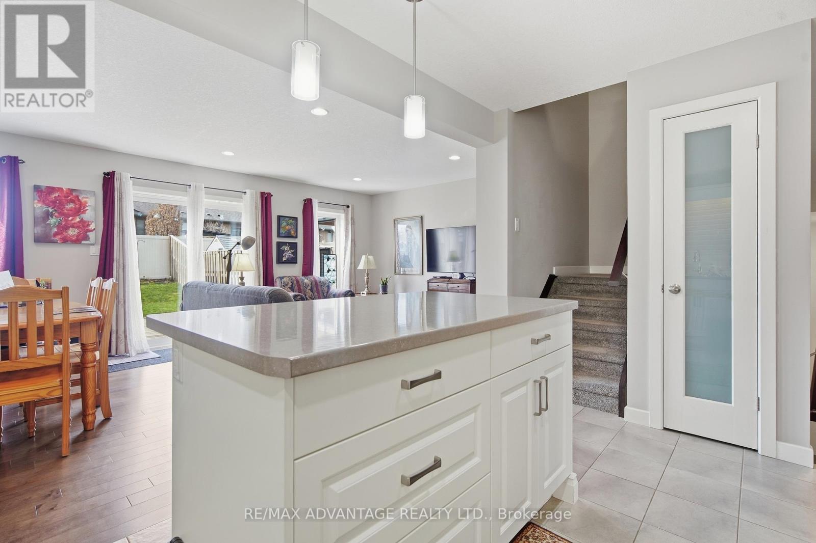 16 Empire Parkway, St. Thomas, Ontario  N5R 0E9 - Photo 10 - X12981072