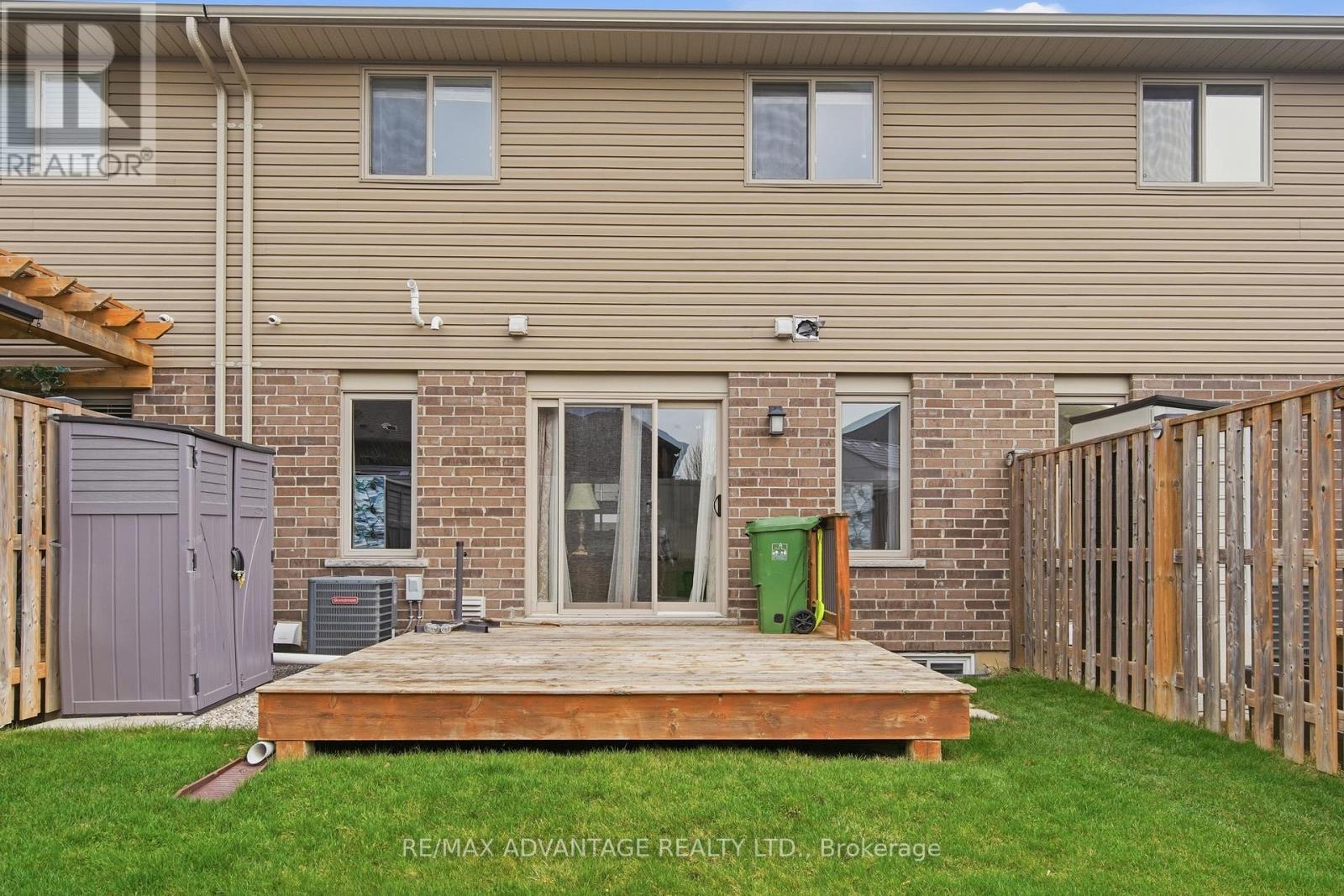 16 Empire Parkway, St. Thomas, Ontario  N5R 0E9 - Photo 30 - X12981072