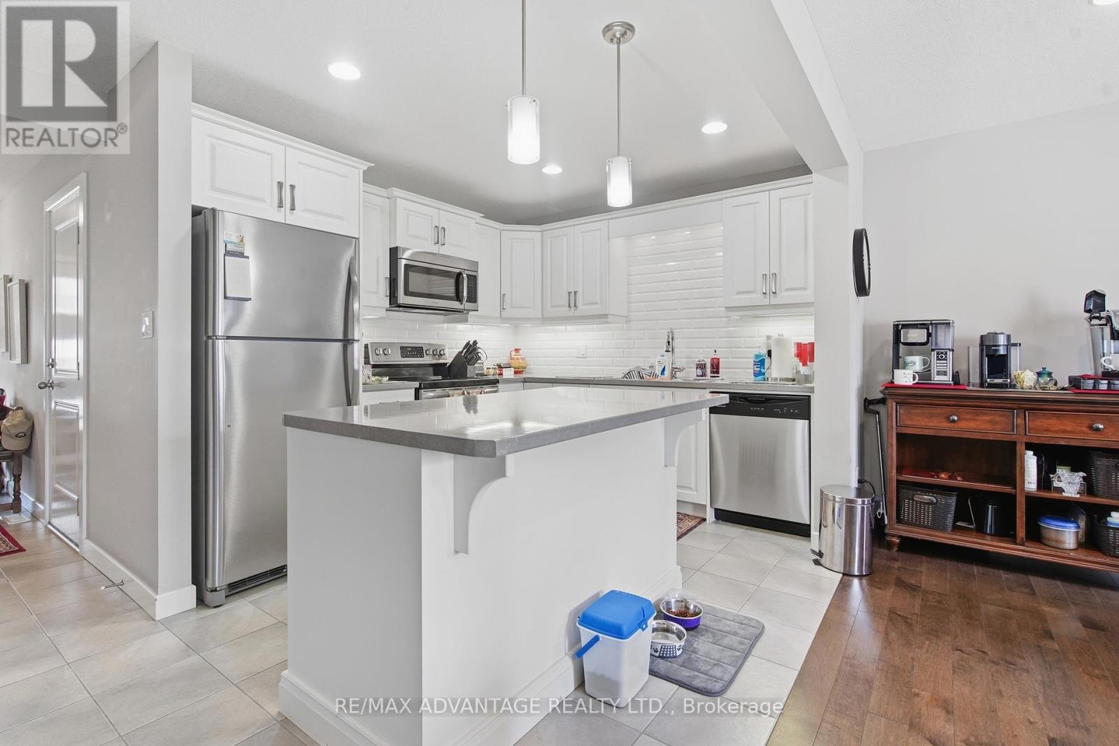 16 Empire Parkway, St. Thomas, Ontario  N5R 0E9 - Photo 6 - X12981072