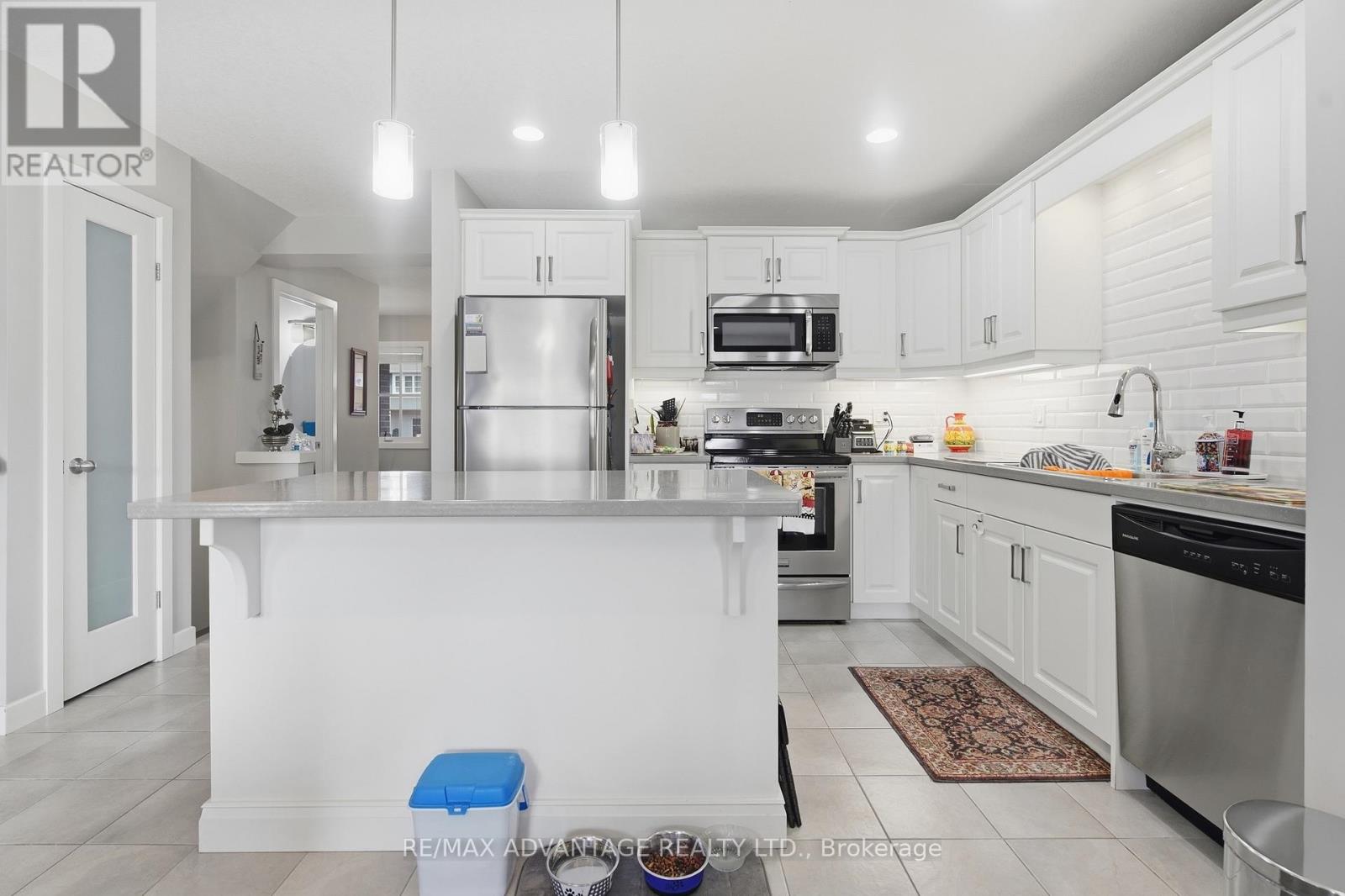 16 Empire Parkway, St. Thomas, Ontario  N5R 0E9 - Photo 7 - X12981072