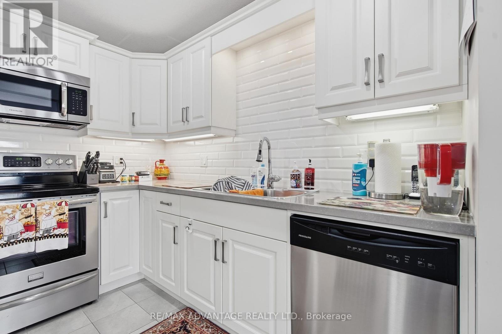 16 Empire Parkway, St. Thomas, Ontario  N5R 0E9 - Photo 8 - X12981072