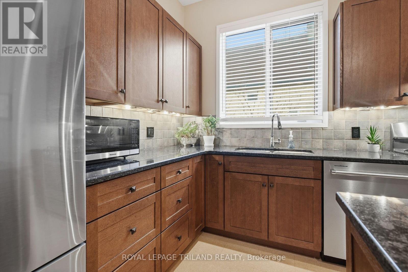 937 Waterloo Street, London East (East B), Ontario  N6A 3X2 - Photo 13 - X12981100