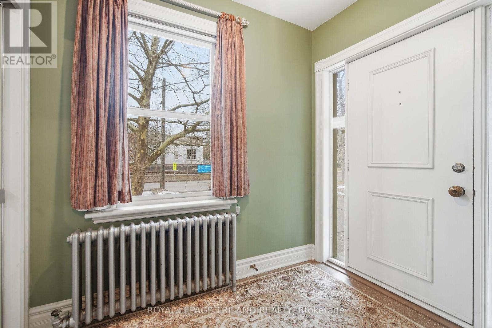 937 Waterloo Street, London East (East B), Ontario  N6A 3X2 - Photo 2 - X12981100