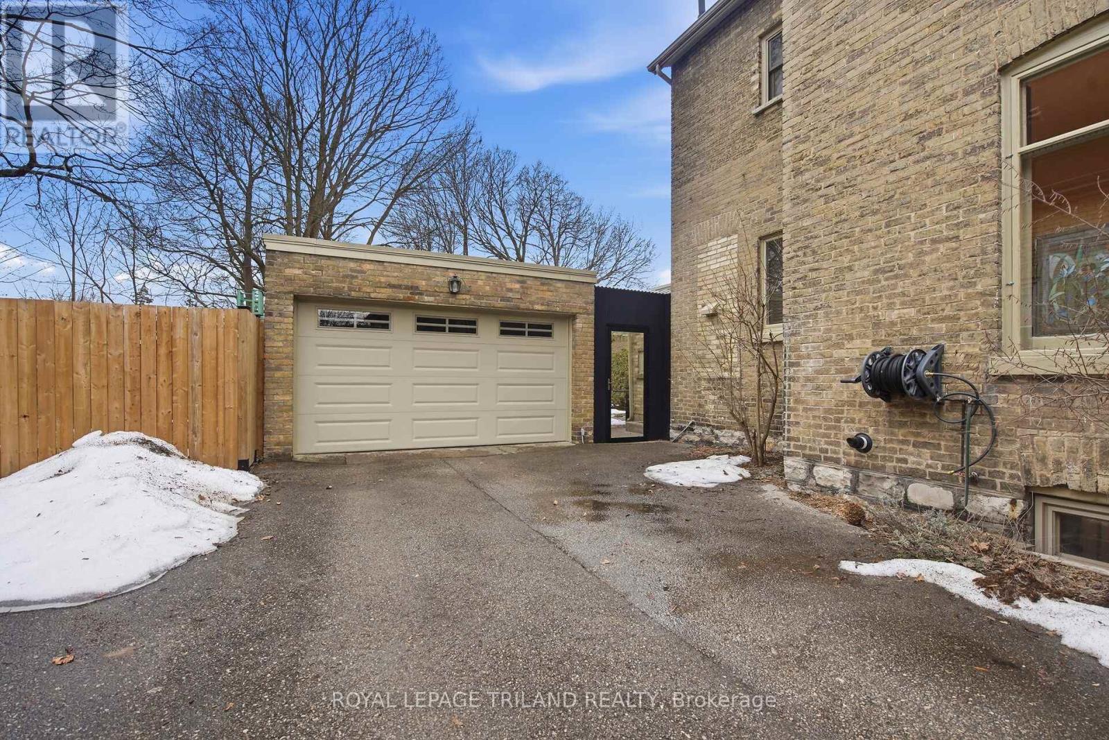 937 Waterloo Street, London East (East B), Ontario  N6A 3X2 - Photo 34 - X12981100