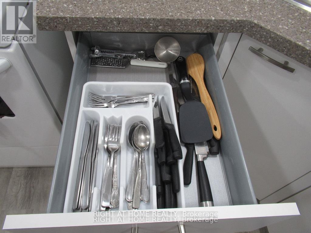 Lower - 272 Roxton Road, Toronto, Ontario  M6G 3P9 - Photo 12 - C12981084