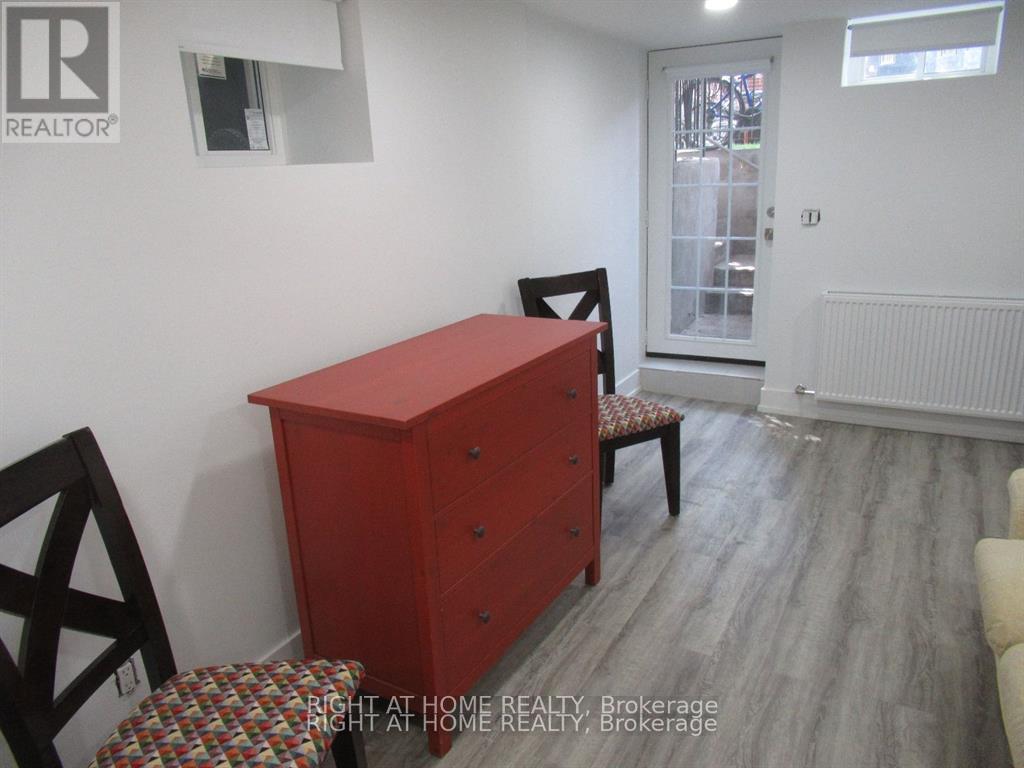 Lower - 272 Roxton Road, Toronto, Ontario  M6G 3P9 - Photo 3 - C12981084