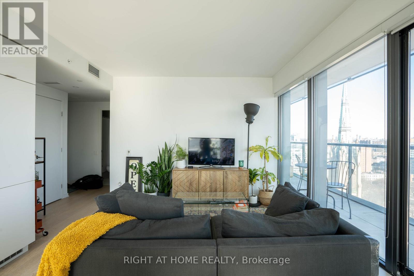 1803 - 60 Colborne Street, Toronto, Ontario  M5E 0B7 - Photo 4 - C12981106