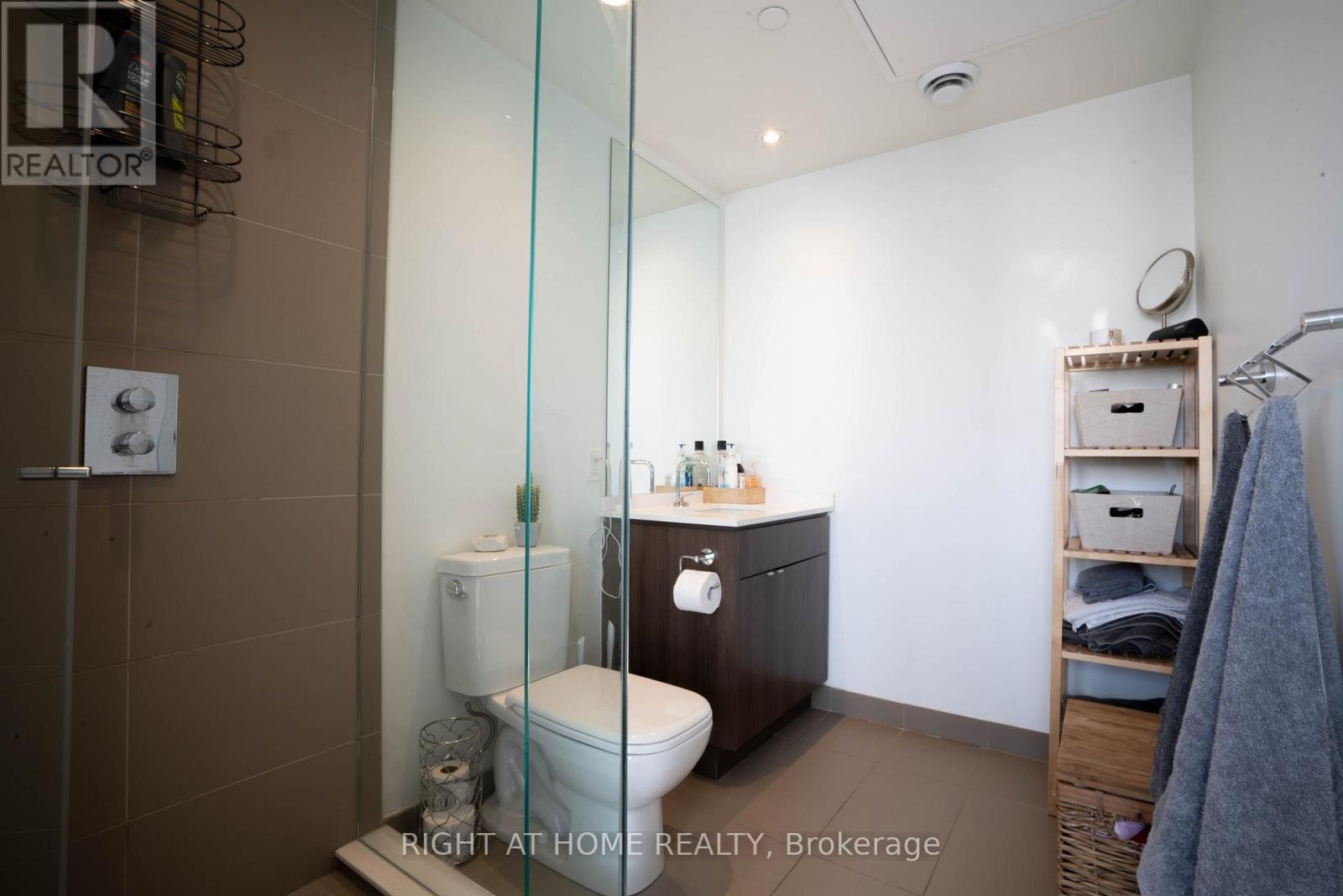 1803 - 60 Colborne Street, Toronto, Ontario  M5E 0B7 - Photo 9 - C12981106