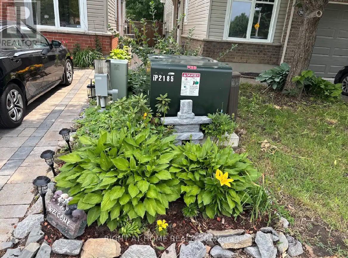 D - 29 Cresthaven Drive, Ottawa, Ontario  K2G 6T8 - Photo 4 - X12981108