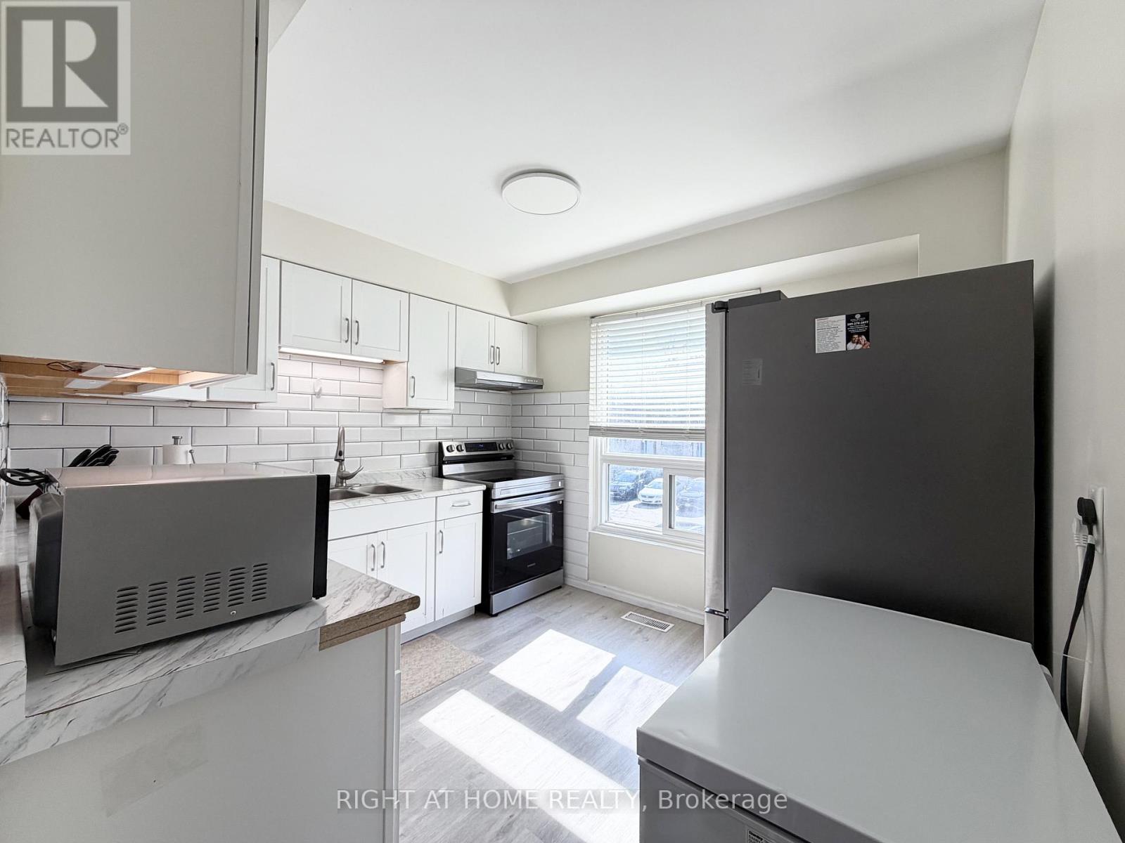 42 - 1400 Mary Street N, Oshawa, Ontario  L1G 7B6 - Photo 3 - E12981004