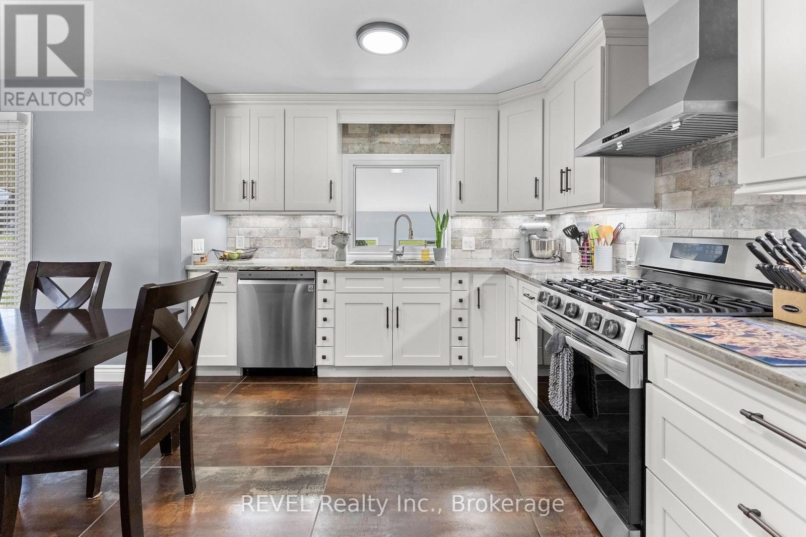 955 Ridge Road N, Fort Erie, Ontario  L0S 1N0 - Photo 10 - X12981136