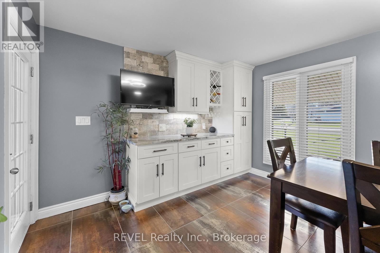 955 Ridge Road N, Fort Erie, Ontario  L0S 1N0 - Photo 12 - X12981136