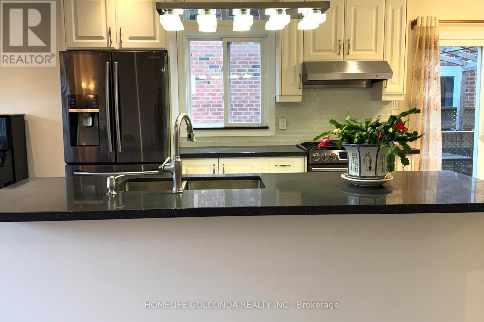 21 Belvedere Crescent, Richmond Hill, Ontario  L4C 8W1 - Photo 10 - N12981026