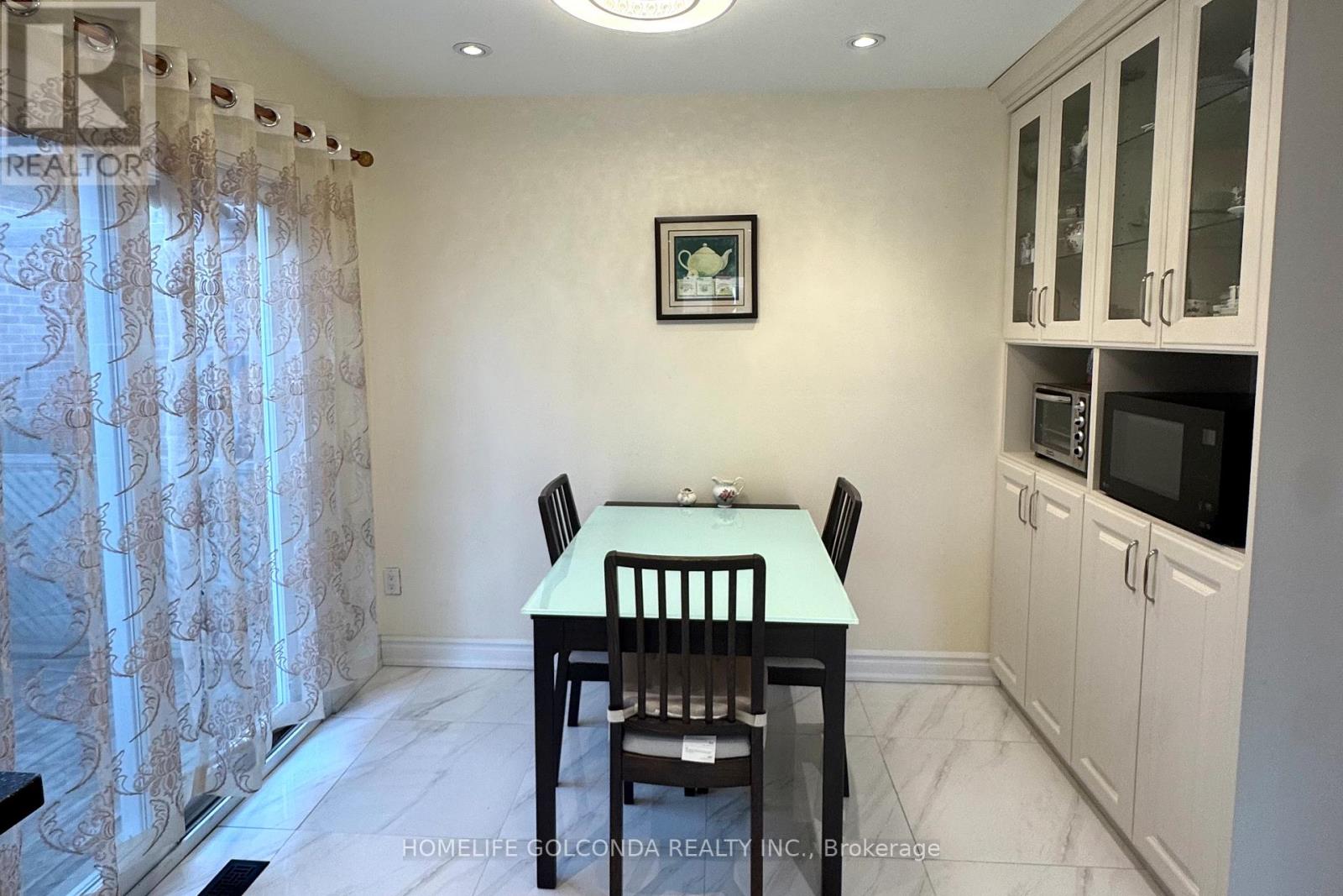 21 Belvedere Crescent, Richmond Hill, Ontario  L4C 8W1 - Photo 11 - N12981026