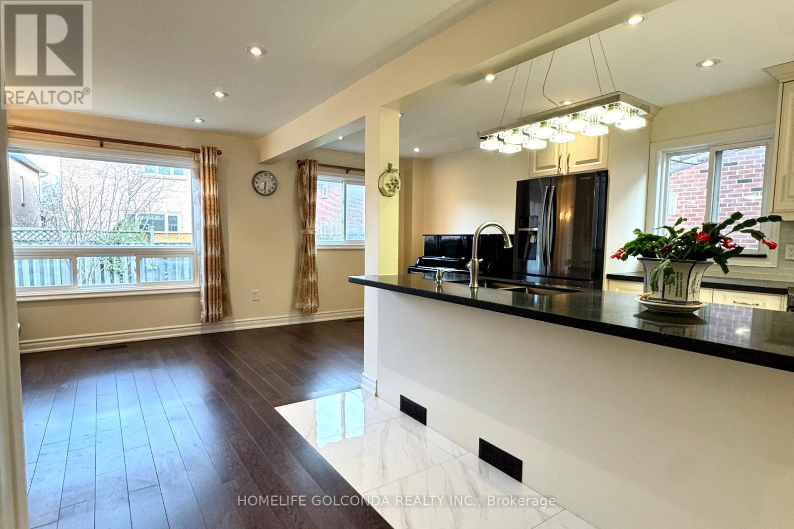 21 Belvedere Crescent, Richmond Hill, Ontario  L4C 8W1 - Photo 14 - N12981026