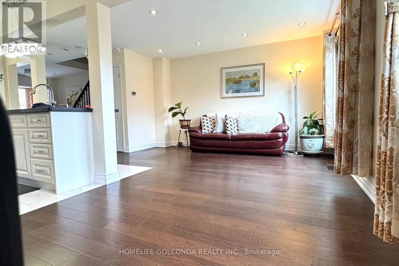 21 Belvedere Crescent, Richmond Hill, Ontario  L4C 8W1 - Photo 5 - N12981026