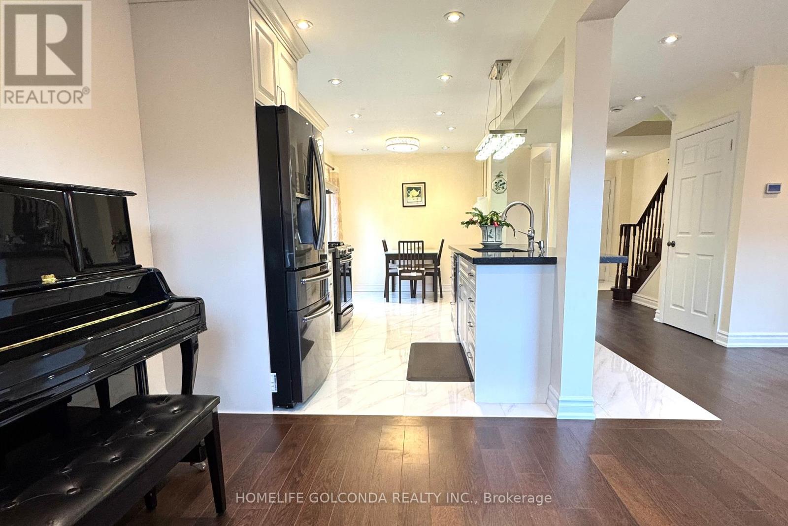 21 Belvedere Crescent, Richmond Hill, Ontario  L4C 8W1 - Photo 8 - N12981026