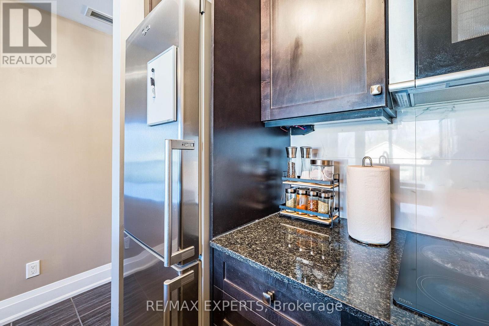 211 - 8302 Islington Avenue, Vaughan, Ontario  L4L 0E6 - Photo 11 - N12981050