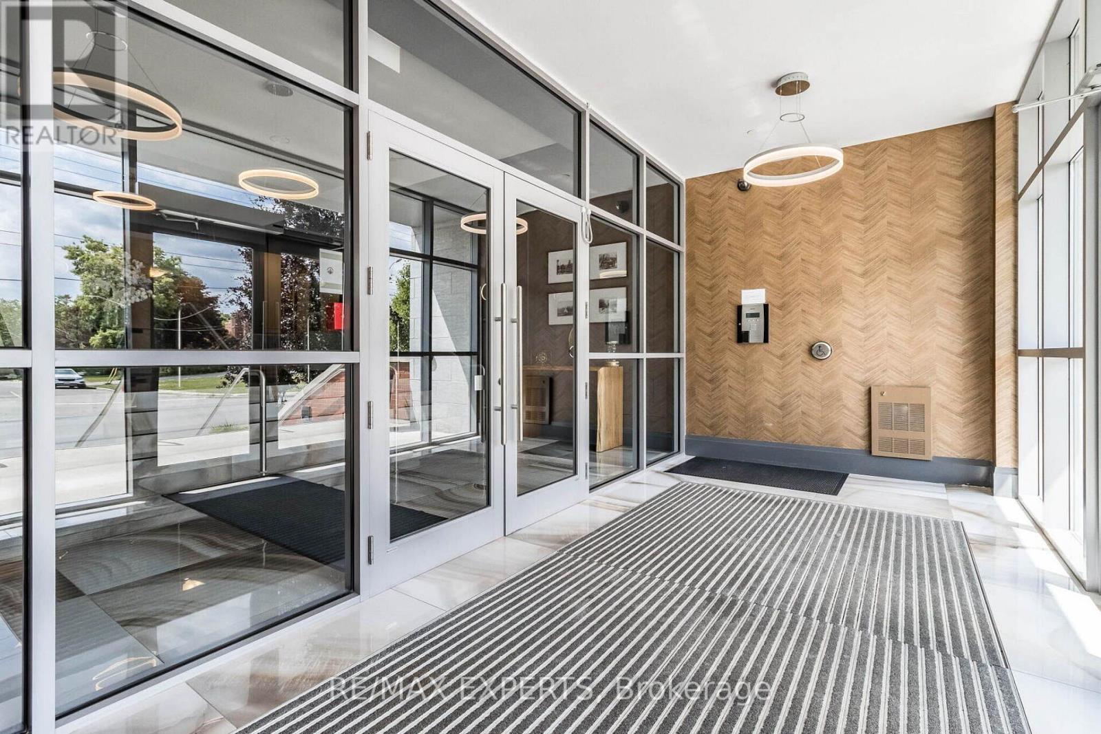 211 - 8302 Islington Avenue, Vaughan, Ontario  L4L 0E6 - Photo 2 - N12981050