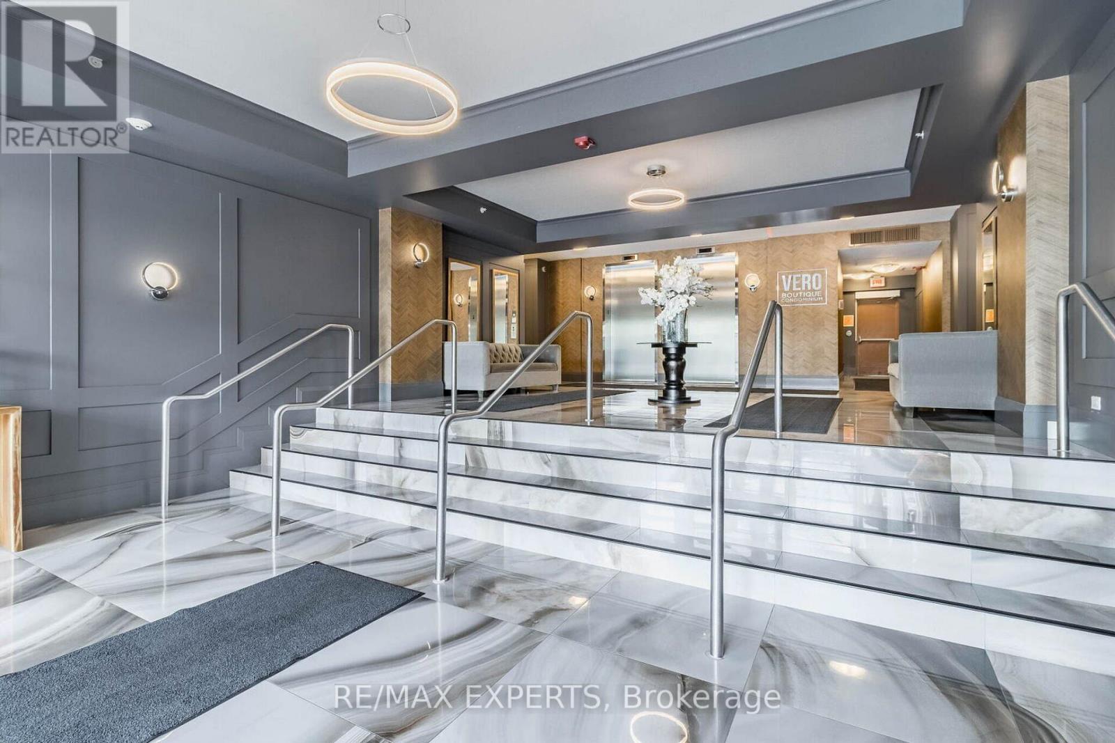 211 - 8302 Islington Avenue, Vaughan, Ontario  L4L 0E6 - Photo 3 - N12981050