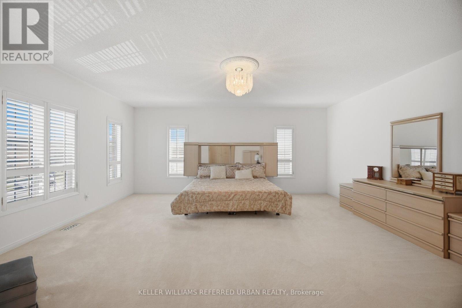 239 Drummond Drive, Vaughan, Ontario  L6A 3C1 - Photo 14 - N12981092