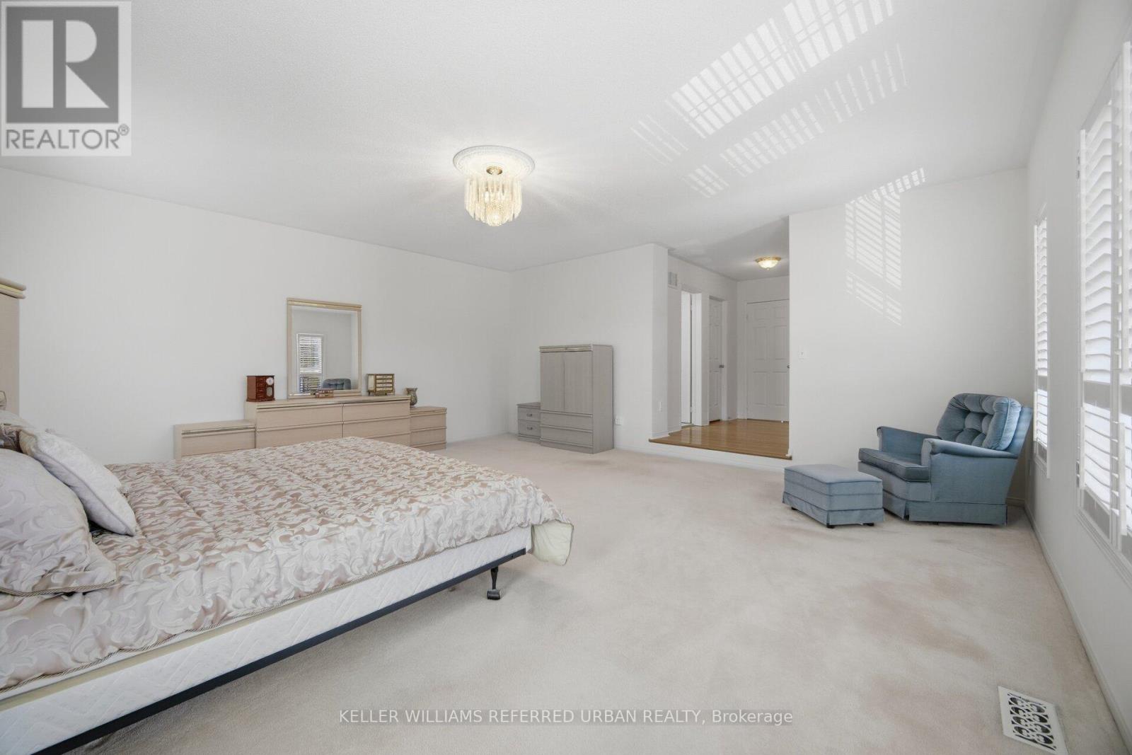 239 Drummond Drive, Vaughan, Ontario  L6A 3C1 - Photo 15 - N12981092