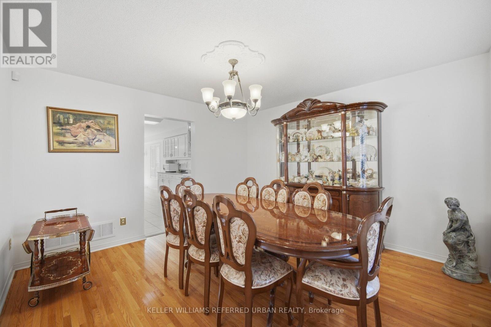 239 Drummond Drive, Vaughan, Ontario  L6A 3C1 - Photo 5 - N12981092