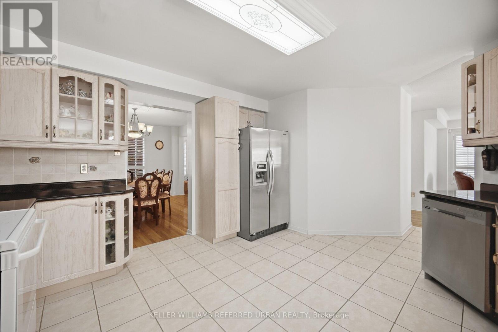 239 Drummond Drive, Vaughan, Ontario  L6A 3C1 - Photo 7 - N12981092