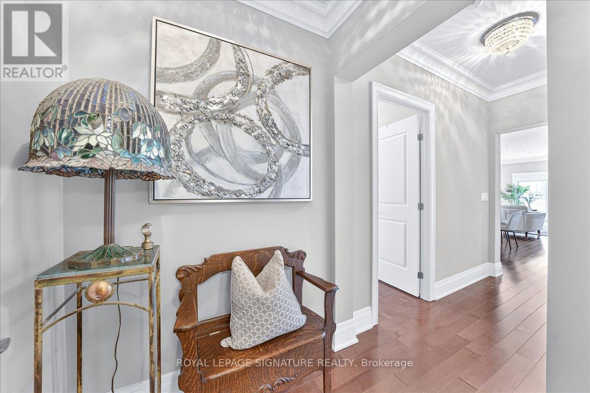 327 - 80 Burns Boulevard, King, Ontario  L7B 0B3 - Photo 5 - N12981126