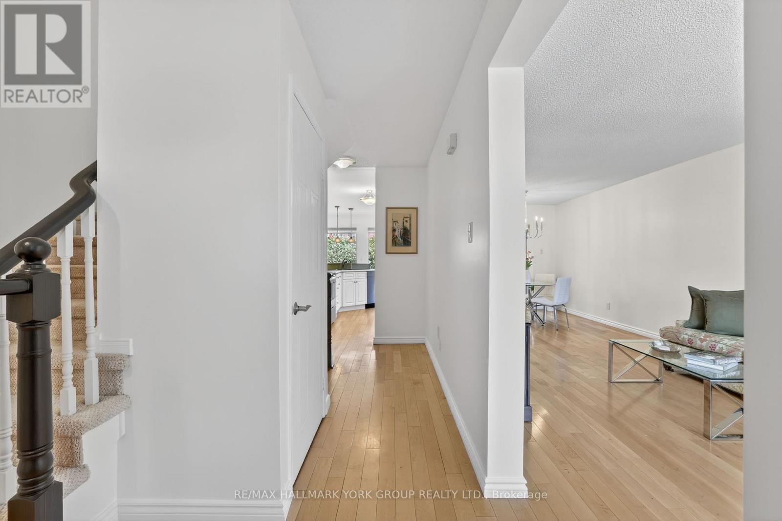 26 Mendys Forest, Aurora, Ontario  L4G 5A4 - Photo 4 - N12981156