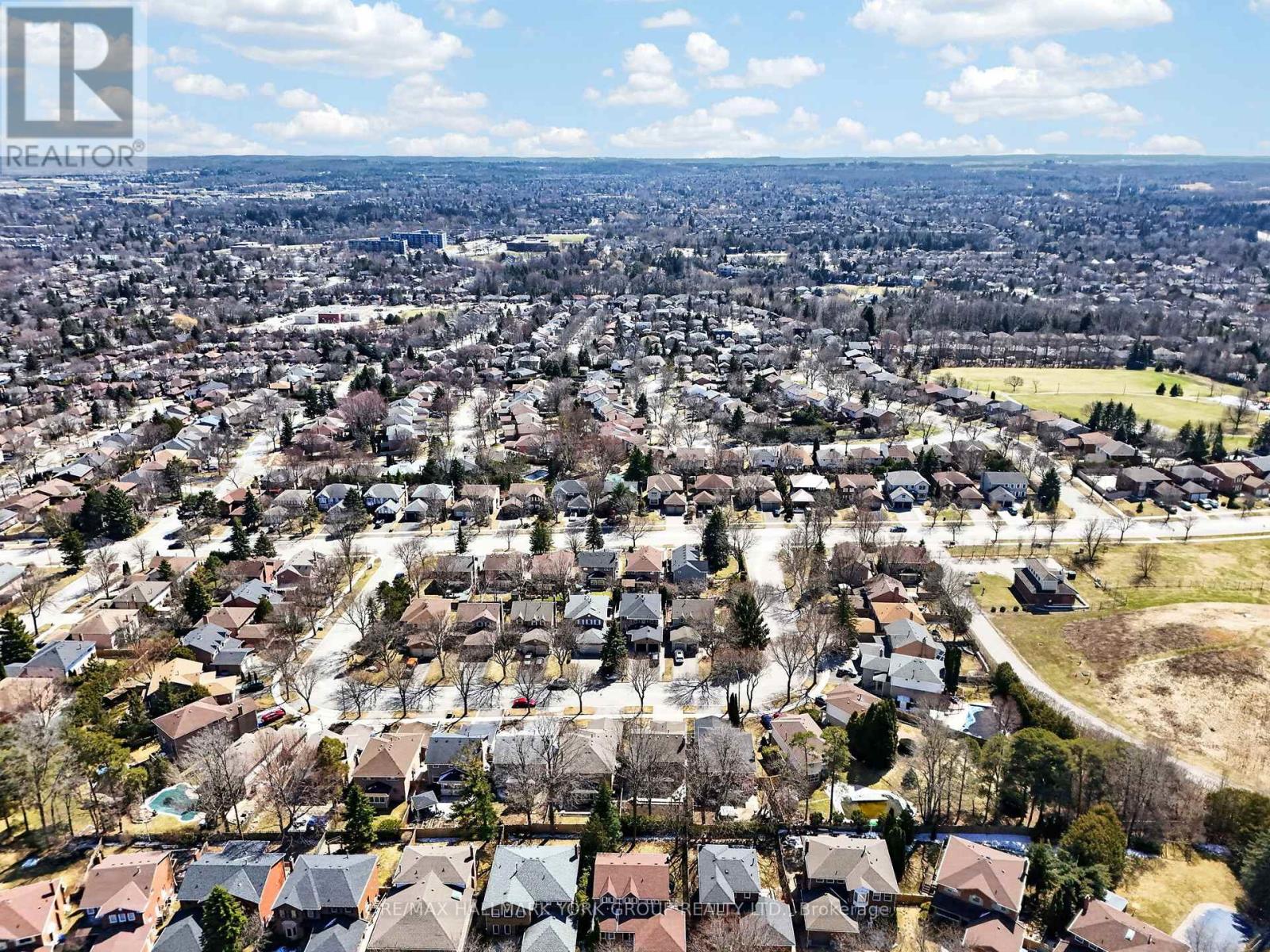 26 Mendys Forest, Aurora, Ontario  L4G 5A4 - Photo 49 - N12981156