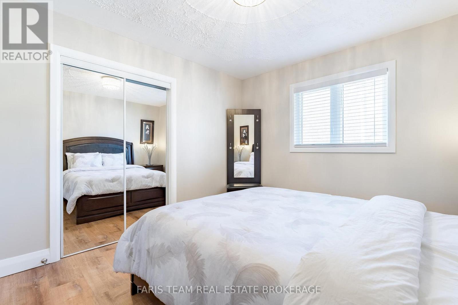 655 Fourth Avenue, Tay, Ontario  L0K 1R0 - Photo 14 - S12981010