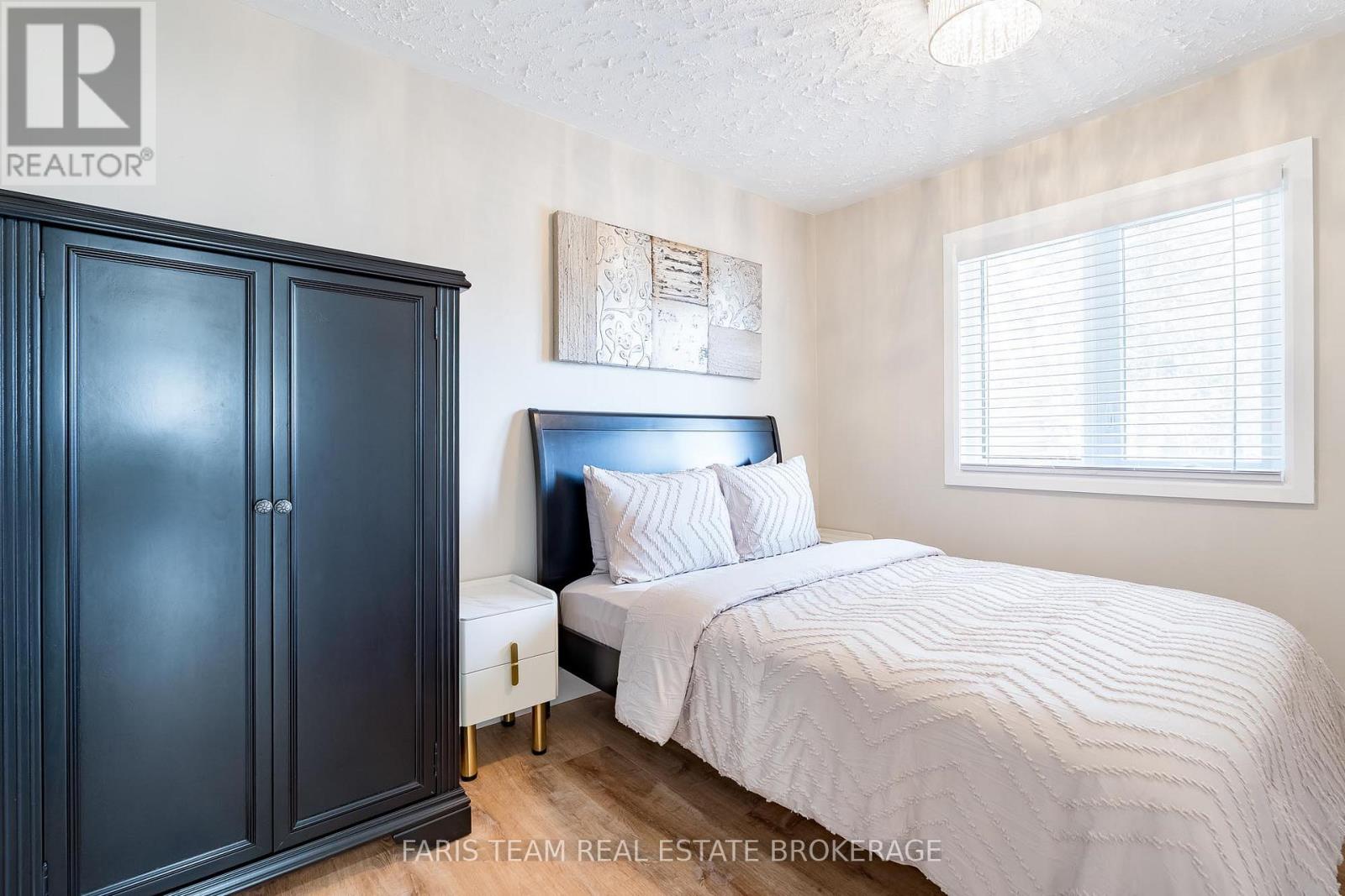 655 Fourth Avenue, Tay, Ontario  L0K 1R0 - Photo 15 - S12981010