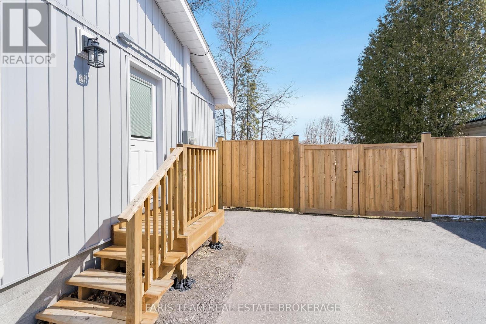 655 Fourth Avenue, Tay, Ontario  L0K 1R0 - Photo 18 - S12981010