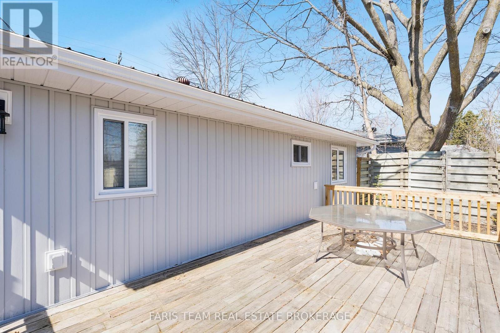 655 Fourth Avenue, Tay, Ontario  L0K 1R0 - Photo 19 - S12981010