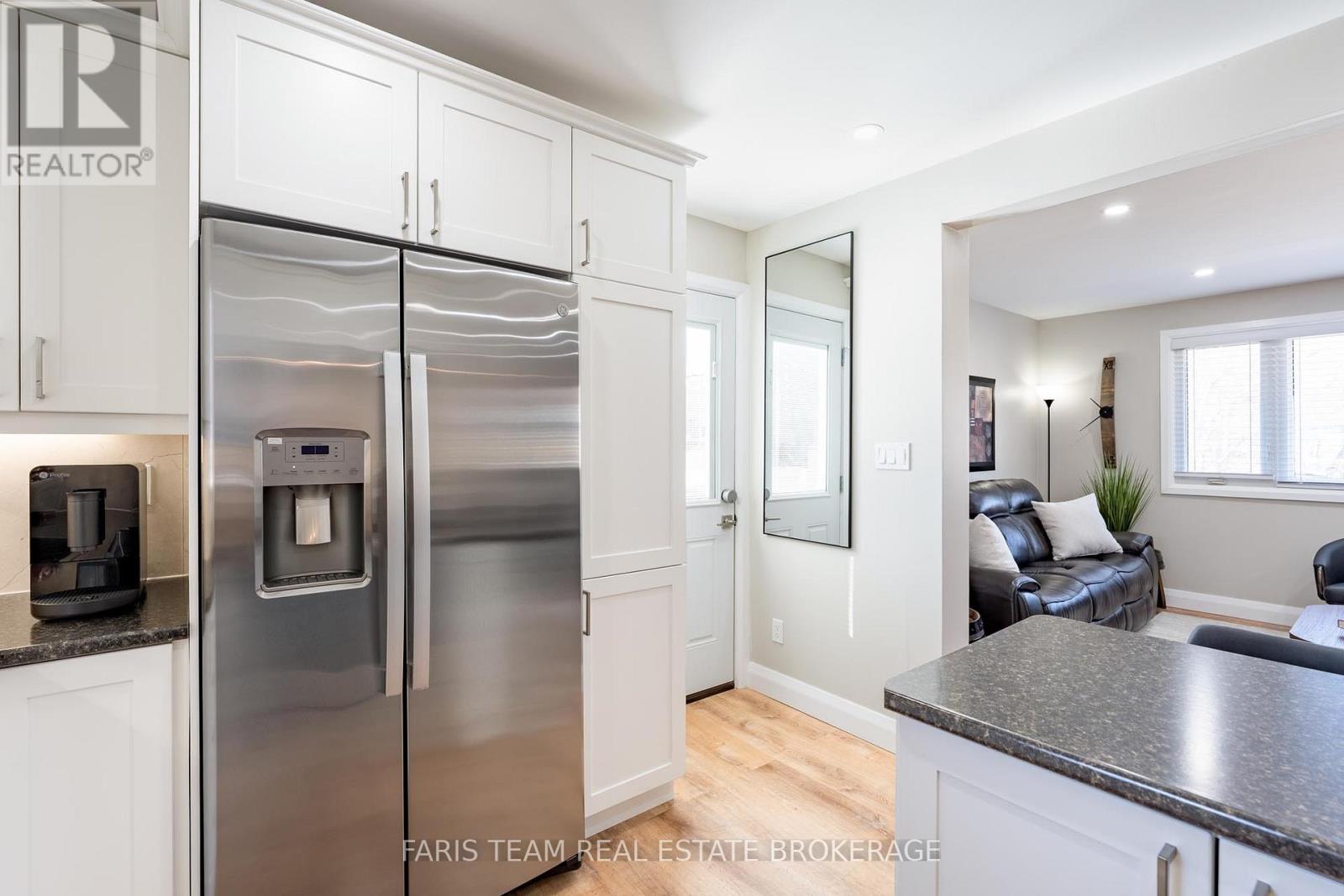 655 Fourth Avenue, Tay, Ontario  L0K 1R0 - Photo 8 - S12981010