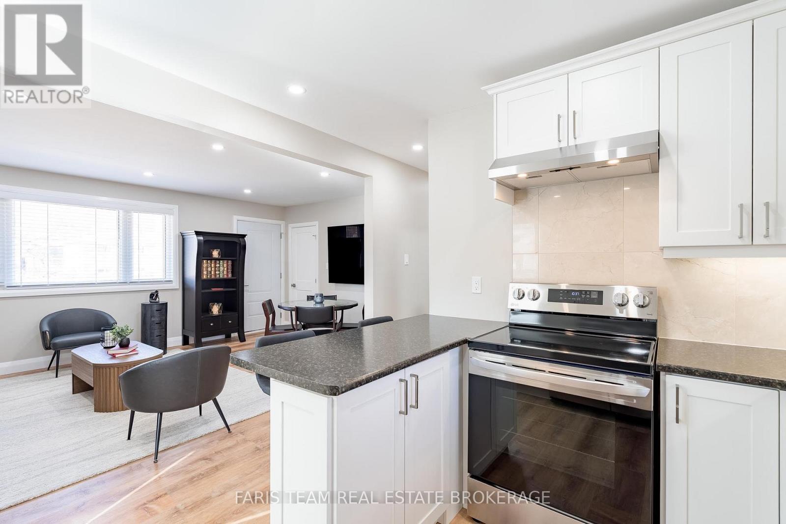 655 Fourth Avenue, Tay, Ontario  L0K 1R0 - Photo 9 - S12981010